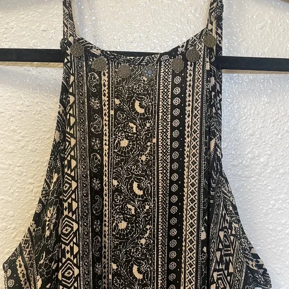 Boho NWOT romper with pockets - Picture 3 of 6